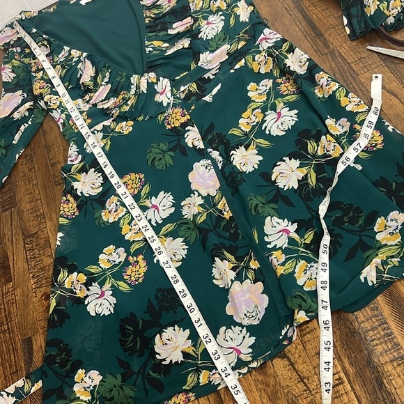 Wayf floral dress green true wrap with yellow pink white flowers ruffle Vneck M - Picture 11 of 13